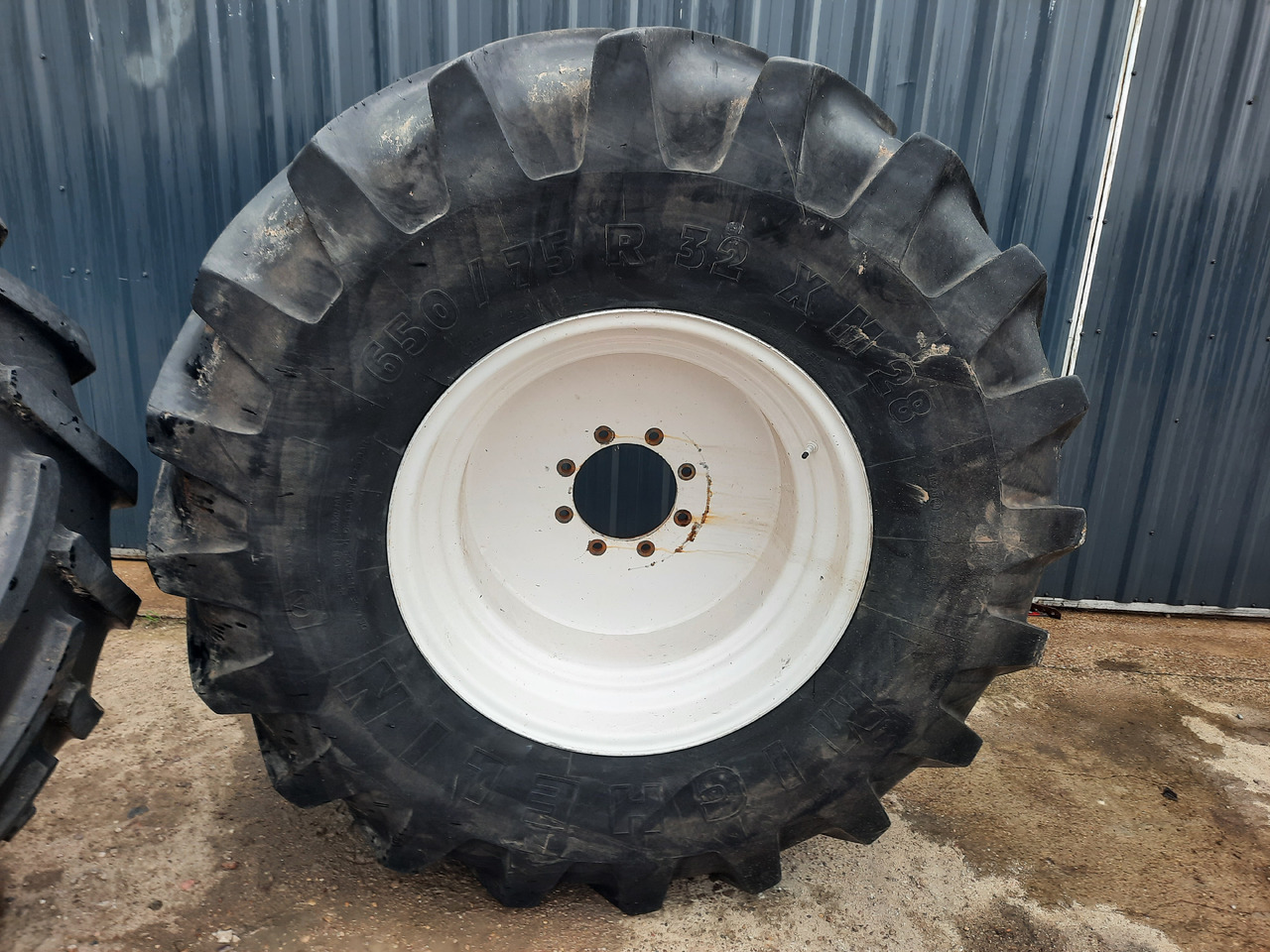 MICHELIN 650/75 R32 - عجلات - الآلات والماكينات الزراعية: صور 2 MICHELIN 650/75 R32 - عجلات - الآلات والماكينات الزراعية: صور 2
