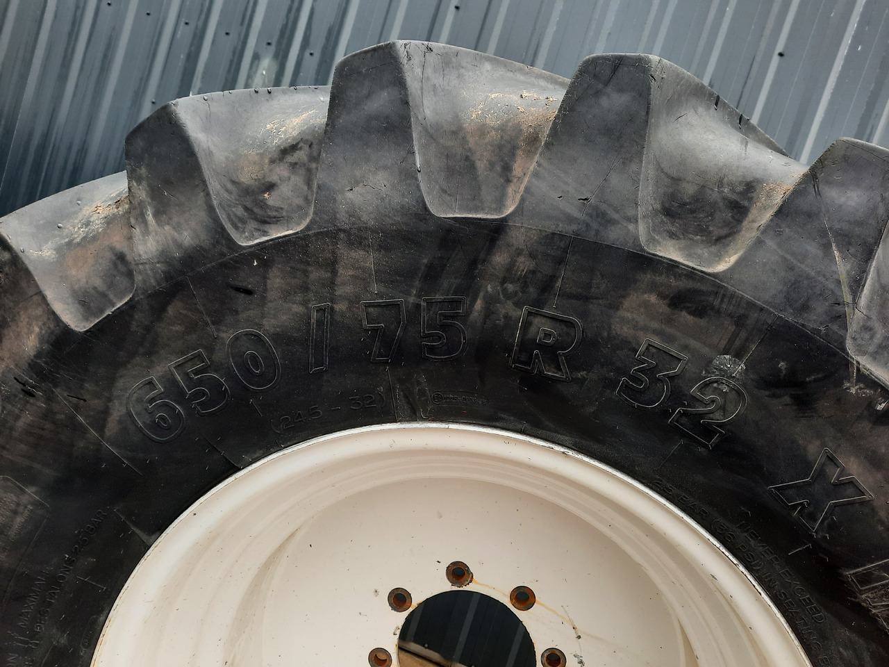 MICHELIN 650/75 R32 - عجلات - الآلات والماكينات الزراعية: صور 4 MICHELIN 650/75 R32 - عجلات - الآلات والماكينات الزراعية: صور 4