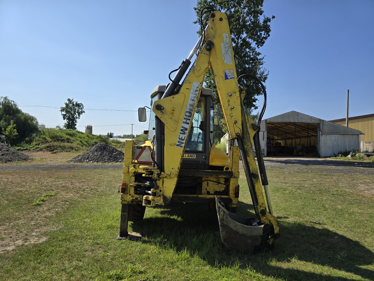NEW HOLLAND B115-4PS - حفار متعدد الاستخدام: صور 5 NEW HOLLAND B115-4PS - حفار متعدد الاستخدام: صور 5