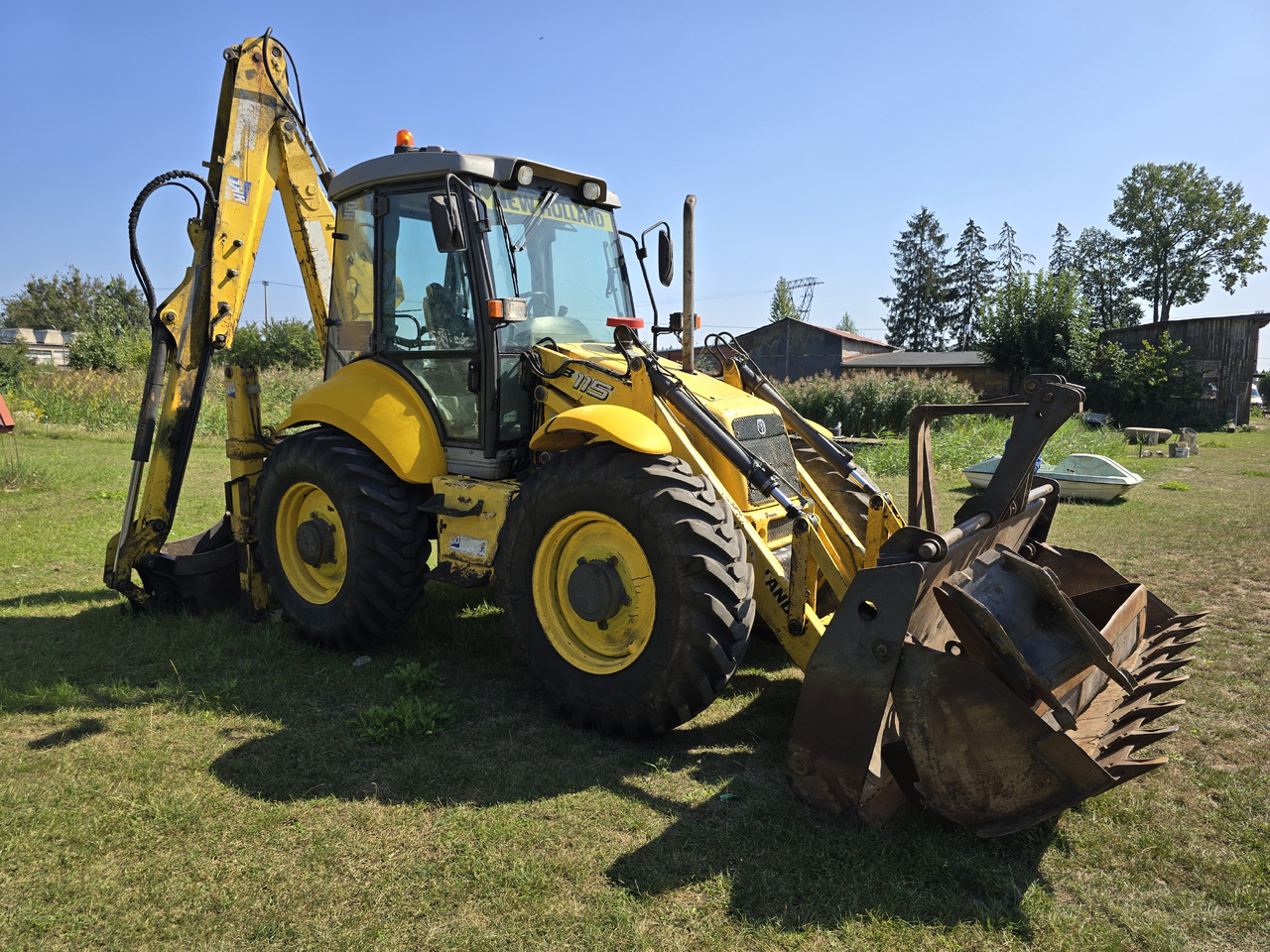 NEW HOLLAND B115-4PS - حفار متعدد الاستخدام: صور 1 NEW HOLLAND B115-4PS - حفار متعدد الاستخدام: صور 1