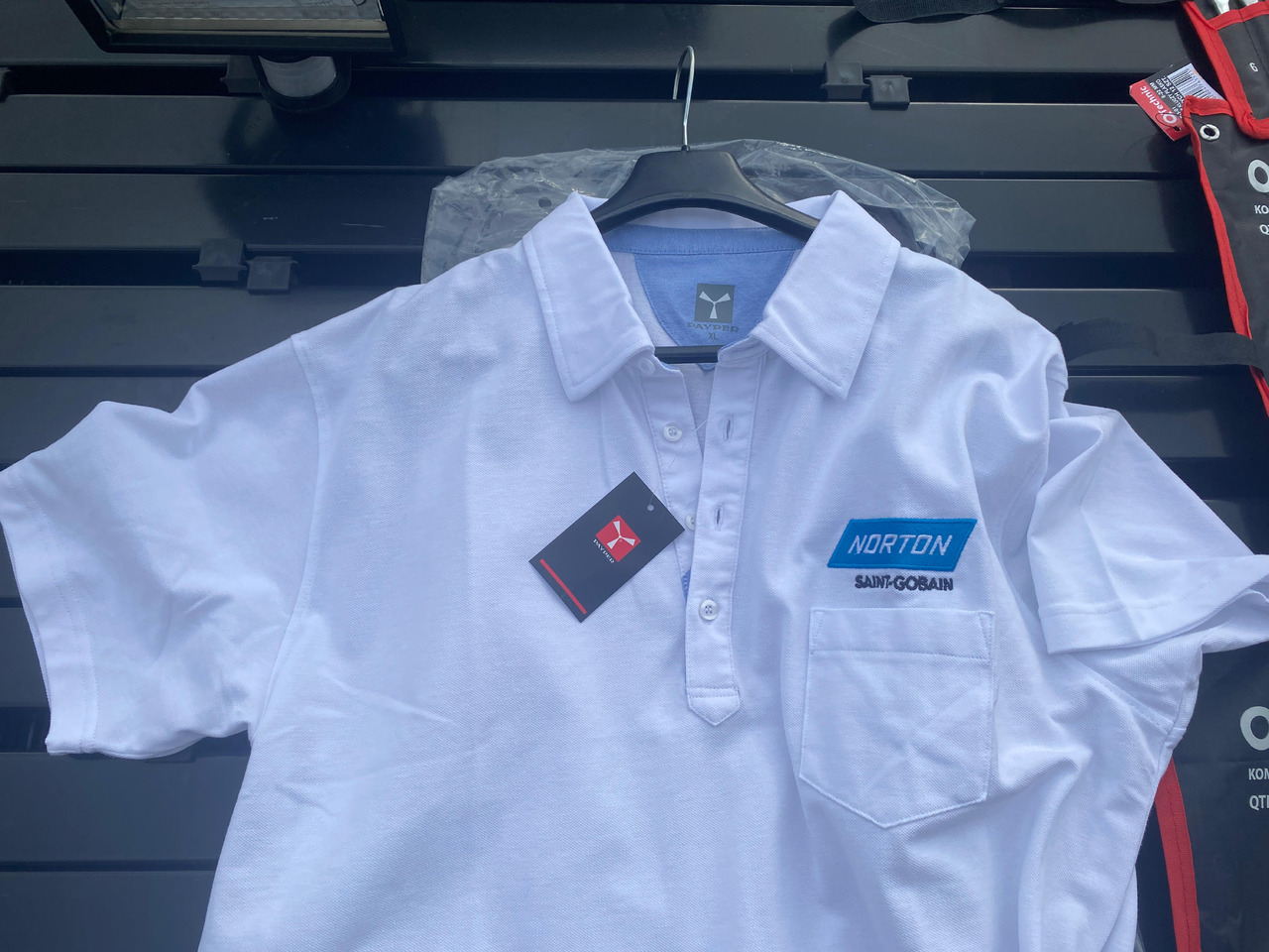 Norton, Dedra ukośnica, zestaw kluczy, lampa z czujnikiem, koszulka Polo - أخرى: صور 4 Norton, Dedra ukośnica, zestaw kluczy, lampa z czujnikiem, koszulka Polo - أخرى: صور 4