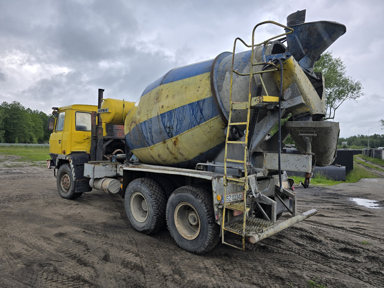 TATRA 6x6 (6 m3) betoniarka LIEBHERR - شاحنة خلاطة خرسانة: صور 3 TATRA 6x6 (6 m3) betoniarka LIEBHERR - شاحنة خلاطة خرسانة: صور 3