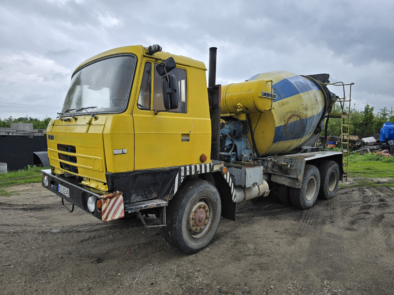 TATRA 6x6 (6 m3) betoniarka LIEBHERR - شاحنة خلاطة خرسانة: صور 1 TATRA 6x6 (6 m3) betoniarka LIEBHERR - شاحنة خلاطة خرسانة: صور 1