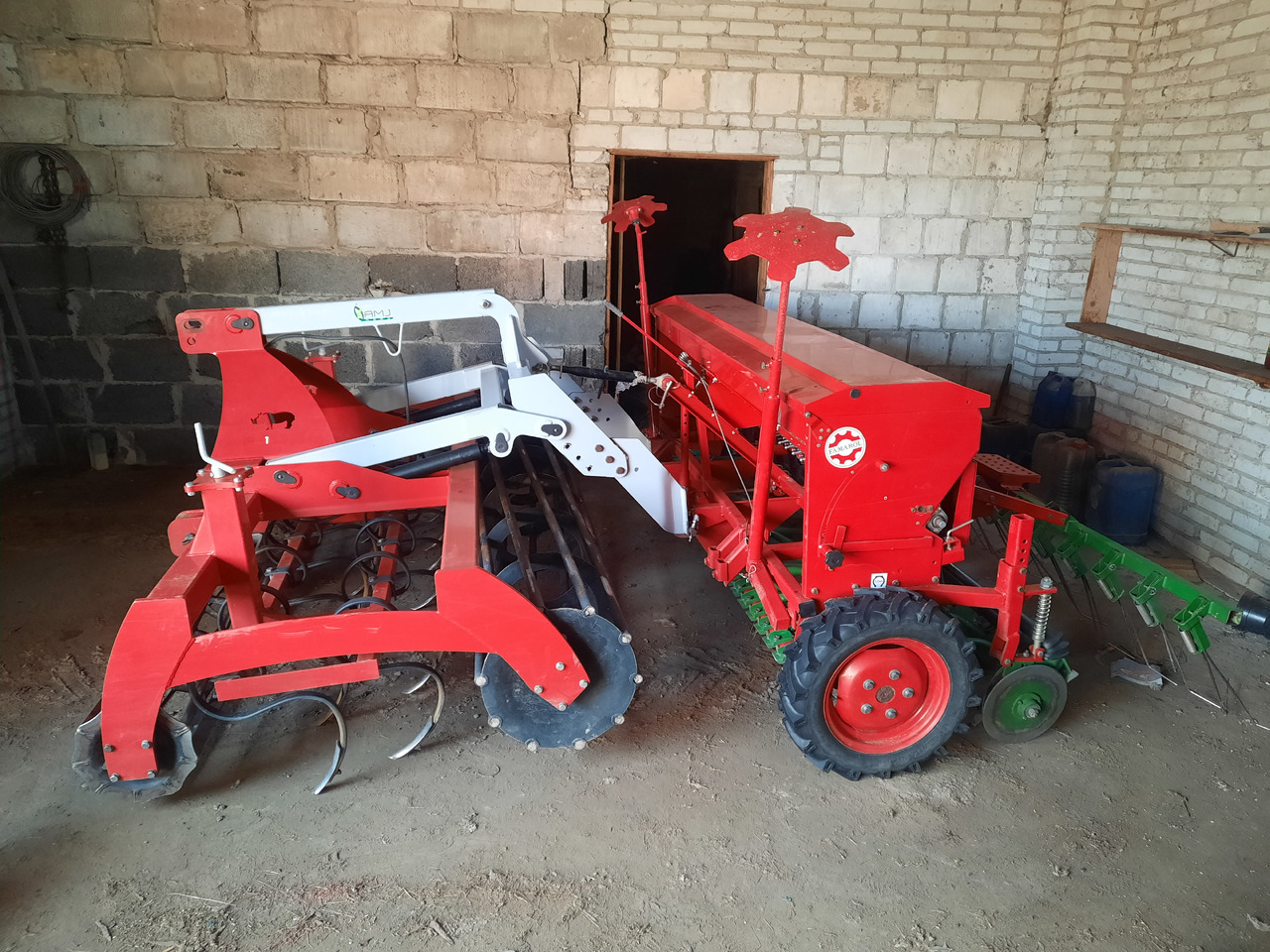 UNIA POZNANIAK 370/2.7L + ARAMIS 2,7R - الة بذر: صور 4 UNIA POZNANIAK 370/2.7L + ARAMIS 2,7R - الة بذر: صور 4