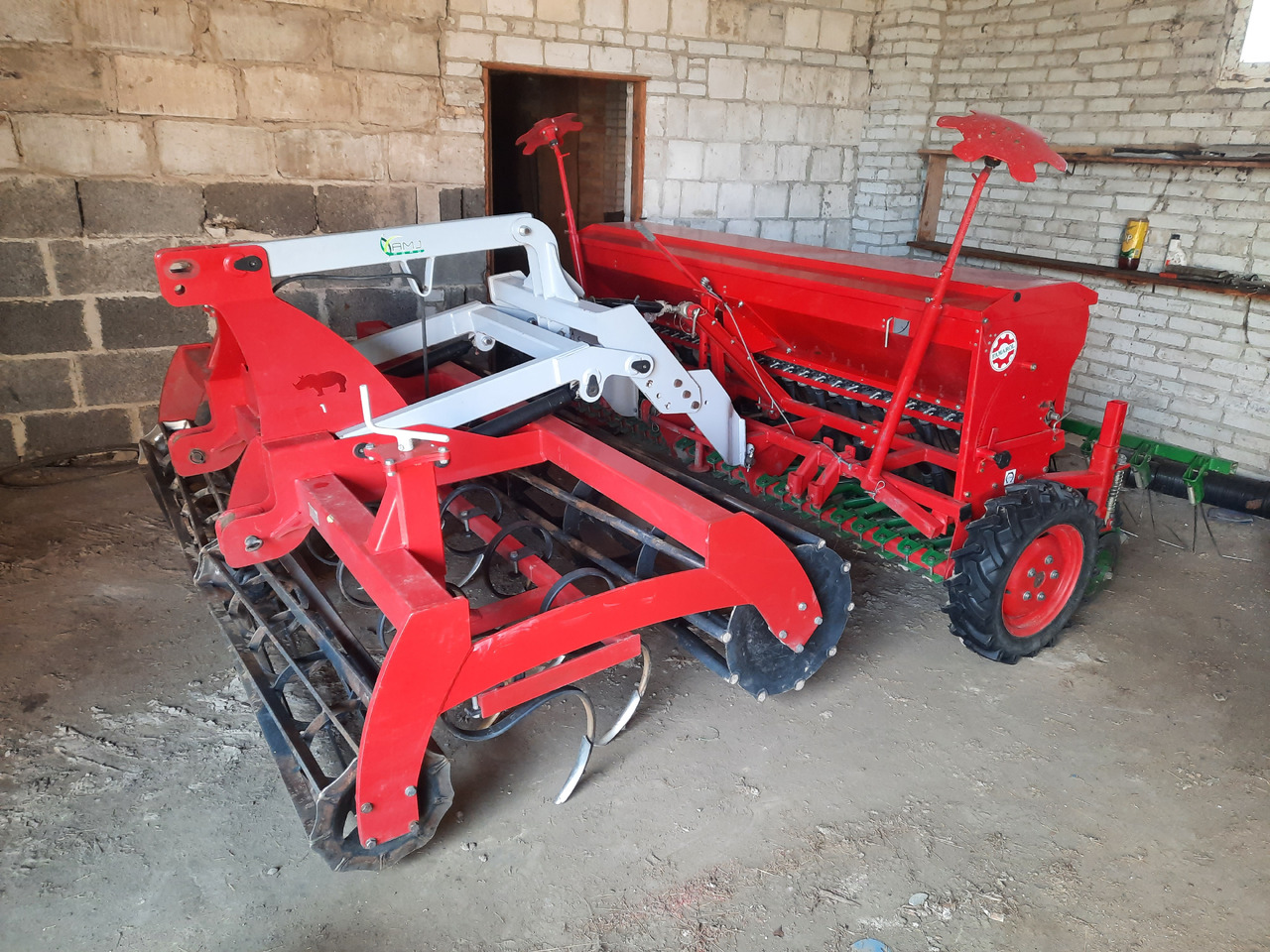 UNIA POZNANIAK 370/2.7L + ARAMIS 2,7R - الة بذر: صور 3 UNIA POZNANIAK 370/2.7L + ARAMIS 2,7R - الة بذر: صور 3