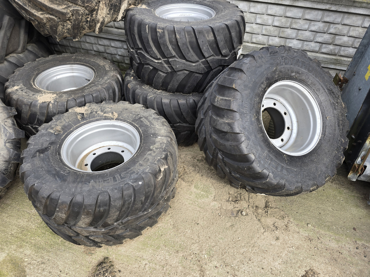 VREDESTEIN 520/50 R17 IMP - عجلات - الآلات والماكينات الزراعية: صور 1 VREDESTEIN 520/50 R17 IMP - عجلات - الآلات والماكينات الزراعية: صور 1