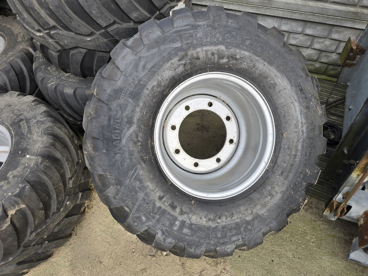 VREDESTEIN 520/50 R17 IMP - عجلات - الآلات والماكينات الزراعية: صور 2 VREDESTEIN 520/50 R17 IMP - عجلات - الآلات والماكينات الزراعية: صور 2