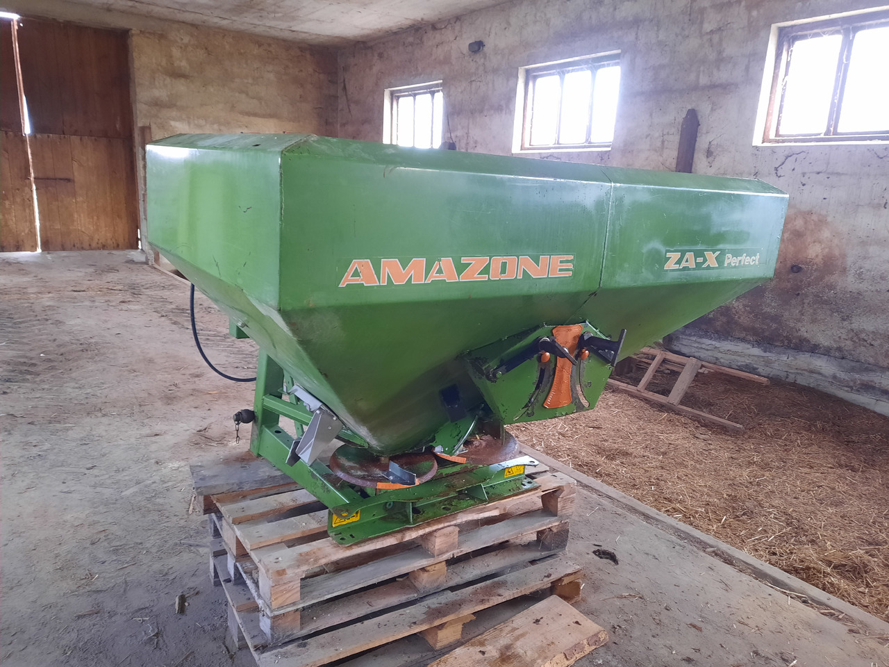 Amazone ZA-X Perfect 1200 - آلة رش الأسمدة: صور 4 Amazone ZA-X Perfect 1200 - آلة رش الأسمدة: صور 4