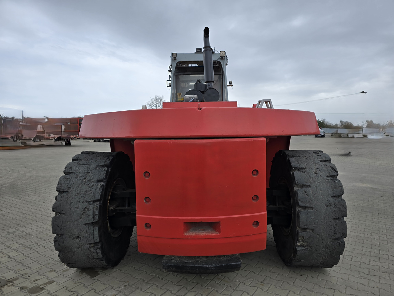 Kalmar KALMAR DCD420-12 - شاحنات الحاويات / جسم علوي قابل للتغيير شاحنة: صور 4 Kalmar KALMAR DCD420-12 - شاحنات الحاويات / جسم علوي قابل للتغيير شاحنة: صور 4