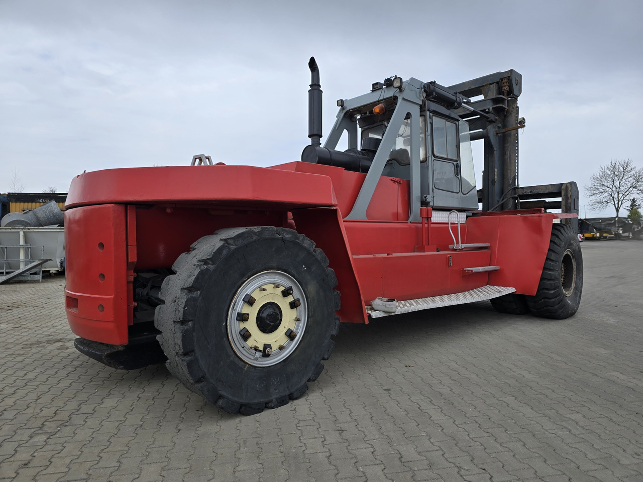 Kalmar KALMAR DCD420-12 - شاحنات الحاويات / جسم علوي قابل للتغيير شاحنة: صور 5 Kalmar KALMAR DCD420-12 - شاحنات الحاويات / جسم علوي قابل للتغيير شاحنة: صور 5