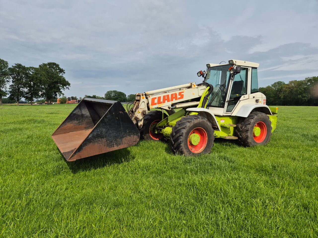 Claas Ranger 940 RX - اللودر بعجل: صور 1 Claas Ranger 940 RX - اللودر بعجل: صور 1