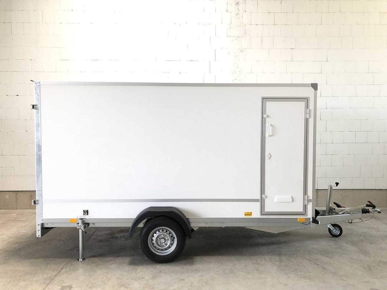 BLYSS F1336HD Seitentür Kofferanhänger - بصندوق مغلق مقطورة: صور 1 BLYSS F1336HD Seitentür Kofferanhänger - بصندوق مغلق مقطورة: صور 1