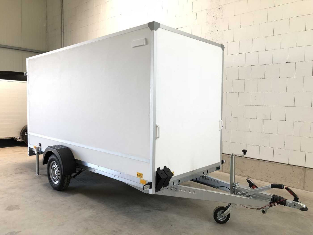 BLYSS F15336HD Kofferanhänger - بصندوق مغلق مقطورة: صور 2 BLYSS F15336HD Kofferanhänger - بصندوق مغلق مقطورة: صور 2