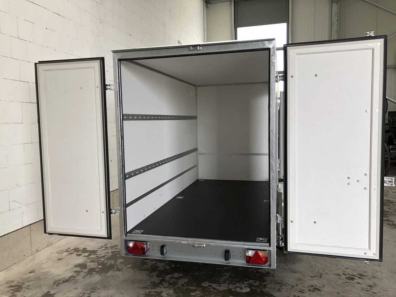 BLYSS F2030HTD Kofferanhänger - بصندوق مغلق مقطورة: صور 3 BLYSS F2030HTD Kofferanhänger - بصندوق مغلق مقطورة: صور 3