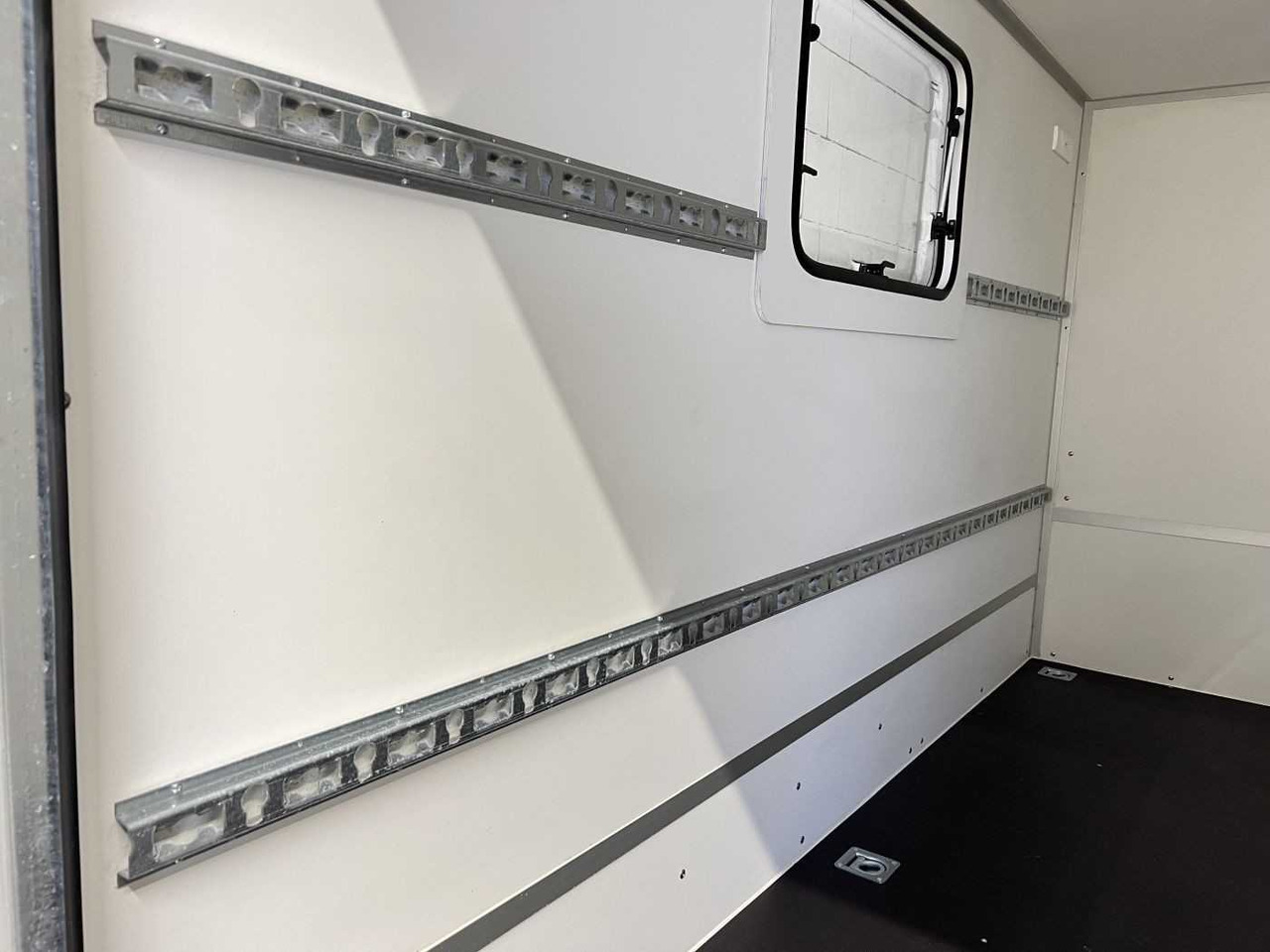 جديد مقطورة دراجة نارية BLYSS F2030HTD Rampe Tür 2 Fenster Kofferanhänger: صور 9