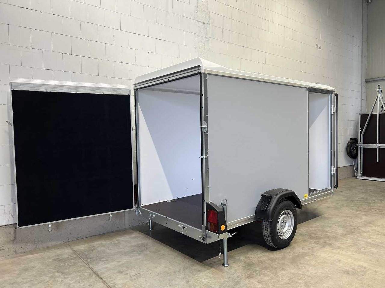 BOECKMANN KT 3015/15 M F Tür TKL Stützen Kofferanhänger - بصندوق مغلق مقطورة: صور 2 BOECKMANN KT 3015/15 M F Tür TKL Stützen Kofferanhänger - بصندوق مغلق مقطورة: صور 2