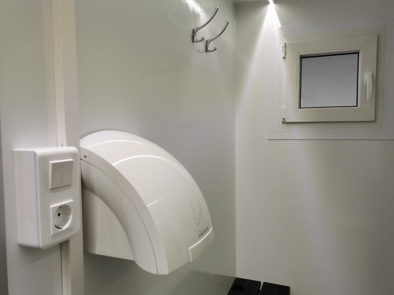 جديد البيت الحاوية, مقطورة ROSEMEIER EW TA-NO Badanhänger mit WC LUX Toilettenanhänger: صور 7