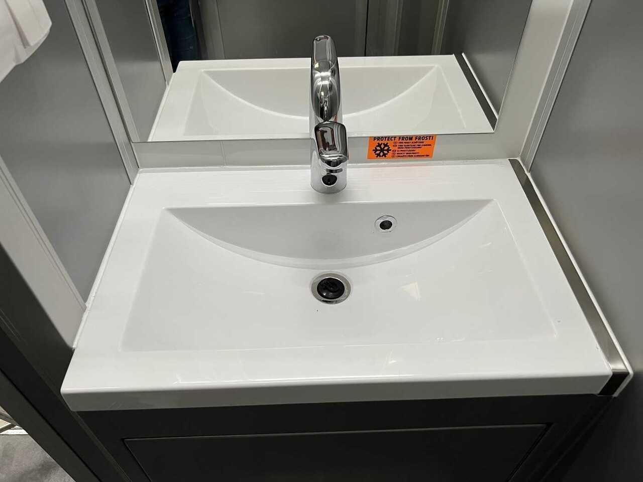 جديد البيت الحاوية, مقطورة ROSEMEIER VE Dusch+WC Kombi 2 Toilettenanhänger: صور 10