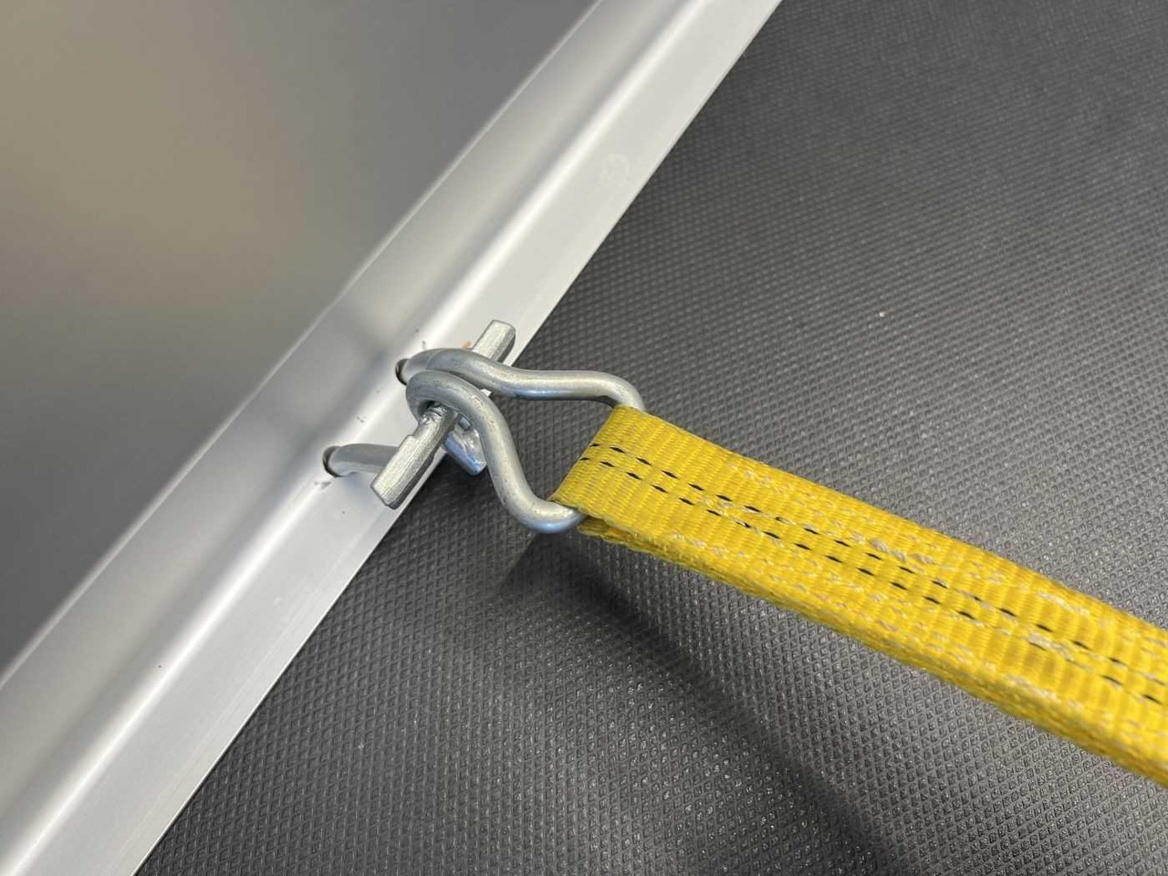 SARIS McAlu Pro 305 153 1500 1 Kastenanhänger gebremst - مقطورات السيارات: صور 5 SARIS McAlu Pro 305 153 1500 1 Kastenanhänger gebremst - مقطورات السيارات: صور 5