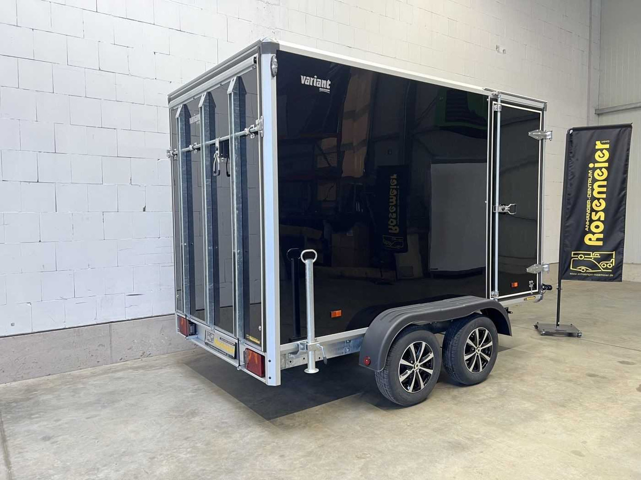 VARIANT Night Edition Tandem Rampe Tür Kofferanhänger - بصندوق مغلق مقطورة: صور 4 VARIANT Night Edition Tandem Rampe Tür Kofferanhänger - بصندوق مغلق مقطورة: صور 4