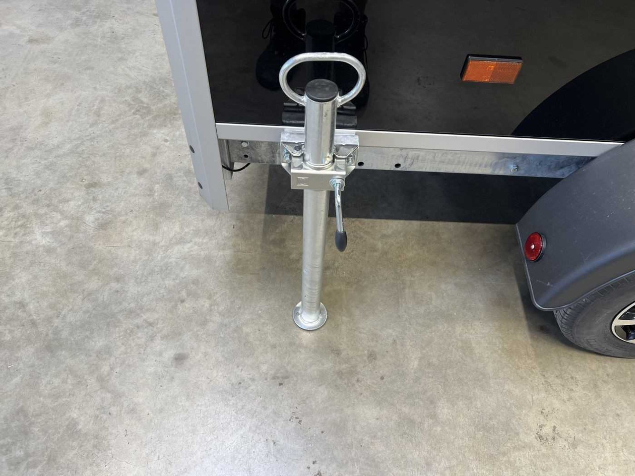 VARIANT Night Edition Tandem Rampe Tür Kofferanhänger - بصندوق مغلق مقطورة: صور 5 VARIANT Night Edition Tandem Rampe Tür Kofferanhänger - بصندوق مغلق مقطورة: صور 5