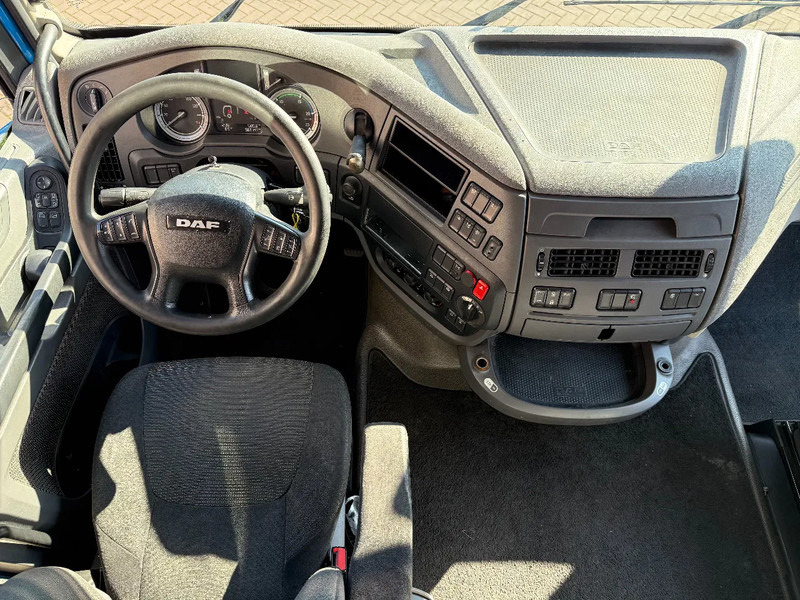 Interior photo 1: شاحنة جرار DAF XF 460 XF460 4X2 SSC/2X TANK/HOLLAND TRUCK