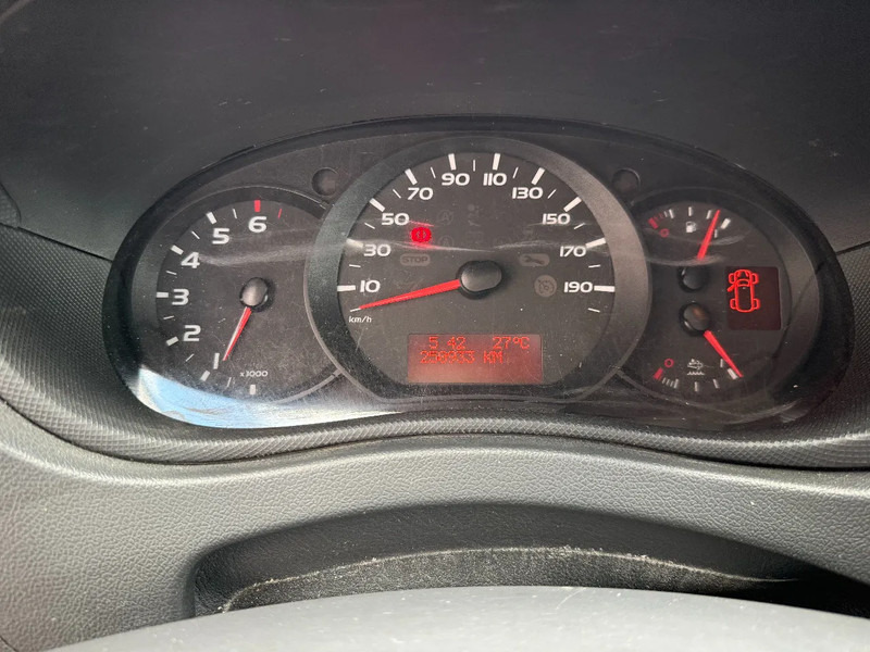Renault Master Master 130HP Koffer mit Ladebordwand / Euro6 / TOP ZUSTAND - الشاحنات الصغيرة صندوق مغلق: صور 3 Renault Master Master 130HP Koffer mit Ladebordwand / Euro6 / TOP ZUSTAND - الشاحنات الصغيرة صندوق مغلق: صور 3