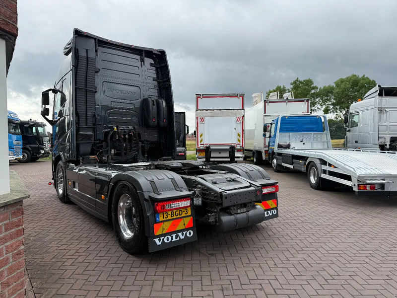Volvo FH 500 4X2 GLOBETROTER XL SHOWROOM CONDITION FULL OPTIONS HOLLAND TRUCK!!!! - شاحنة جرار: صور 3 Volvo FH 500 4X2 GLOBETROTER XL SHOWROOM CONDITION FULL OPTIONS HOLLAND TRUCK!!!! - شاحنة جرار: صور 3