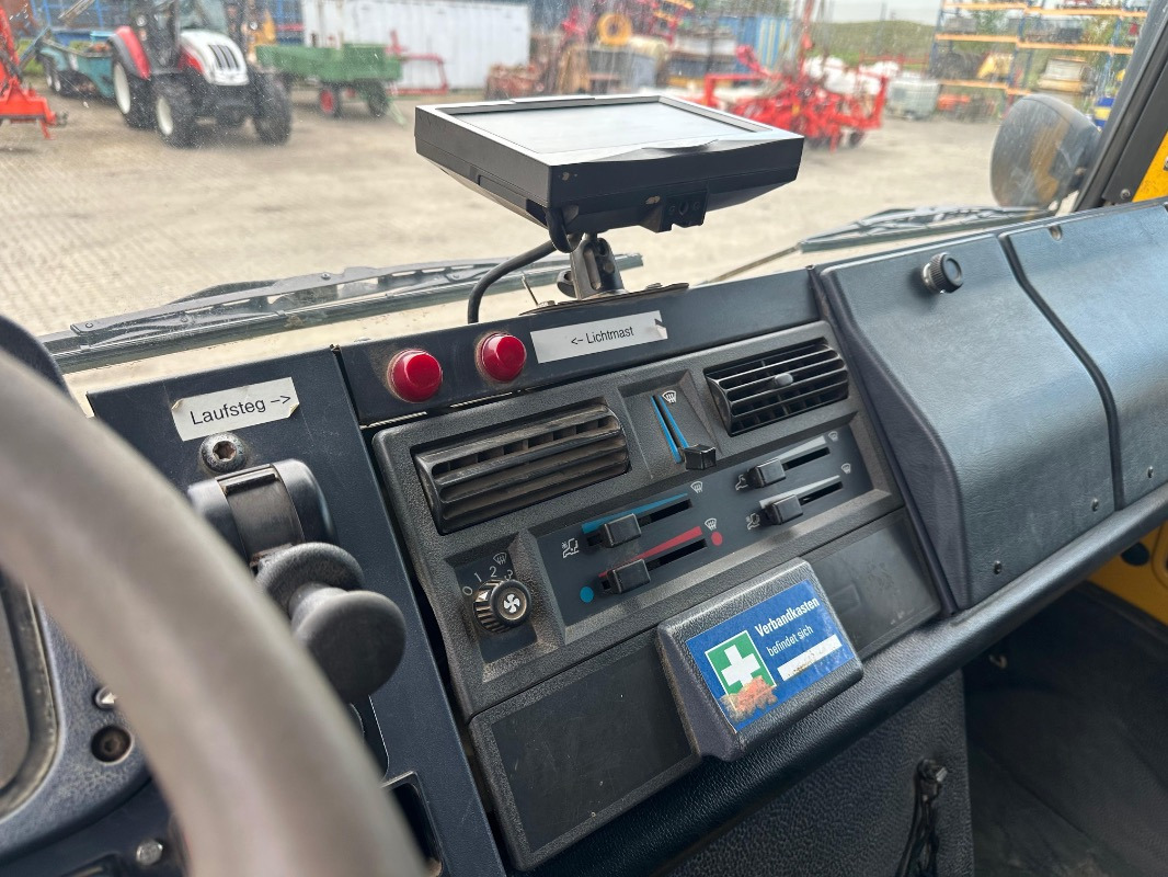 Mercedes-Benz U 4000 - جرار: صور 4 Mercedes-Benz U 4000 - جرار: صور 4