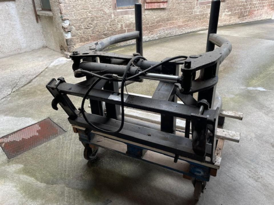 Rundballenzange ALÖ - المشبك - الآلات والماكينات الزراعية: صور 2 Rundballenzange ALÖ - المشبك - الآلات والماكينات الزراعية: صور 2