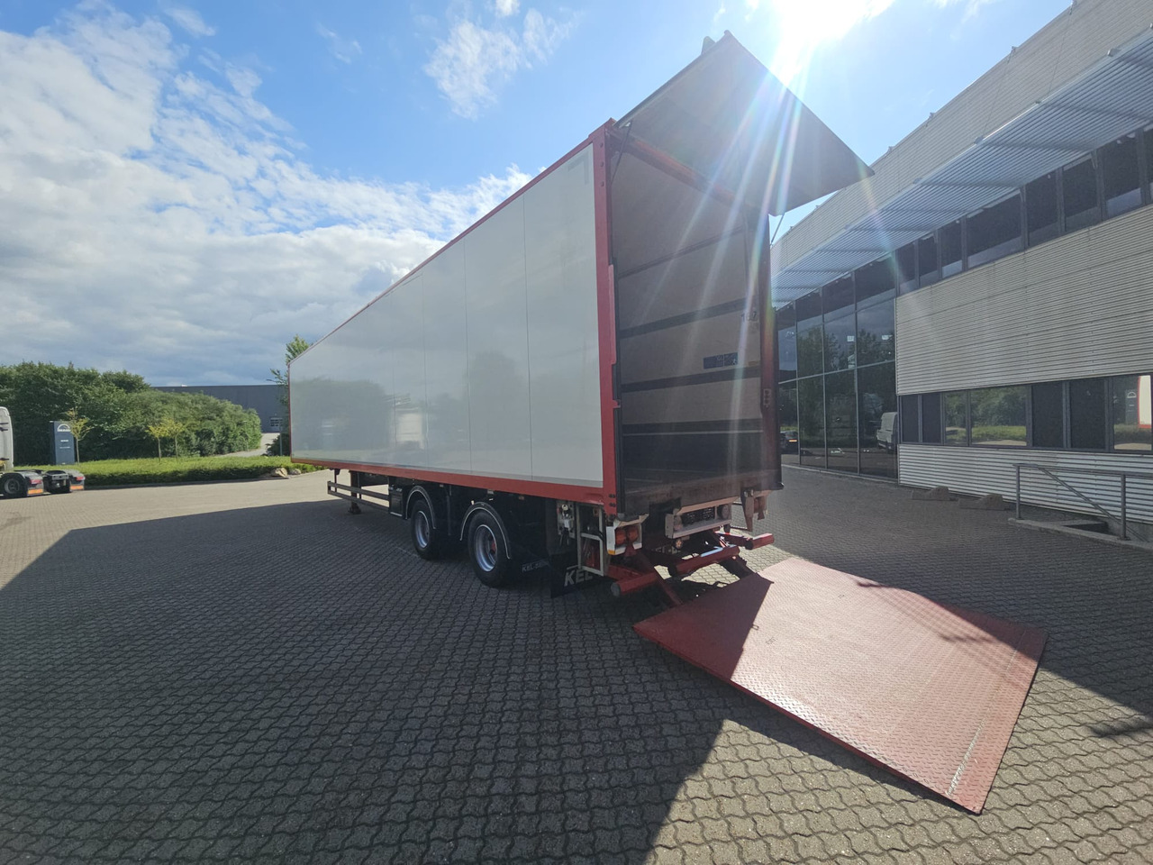 Kel-Berg 2 Aksel City 13,60 - بصندوق مغلق نصف مقطورة: صور 3 Kel-Berg 2 Aksel City 13,60 - بصندوق مغلق نصف مقطورة: صور 3