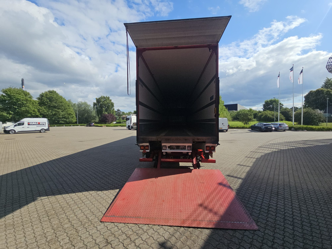 Kel-Berg 2 Aksel City 13,60 - بصندوق مغلق نصف مقطورة: صور 4 Kel-Berg 2 Aksel City 13,60 - بصندوق مغلق نصف مقطورة: صور 4