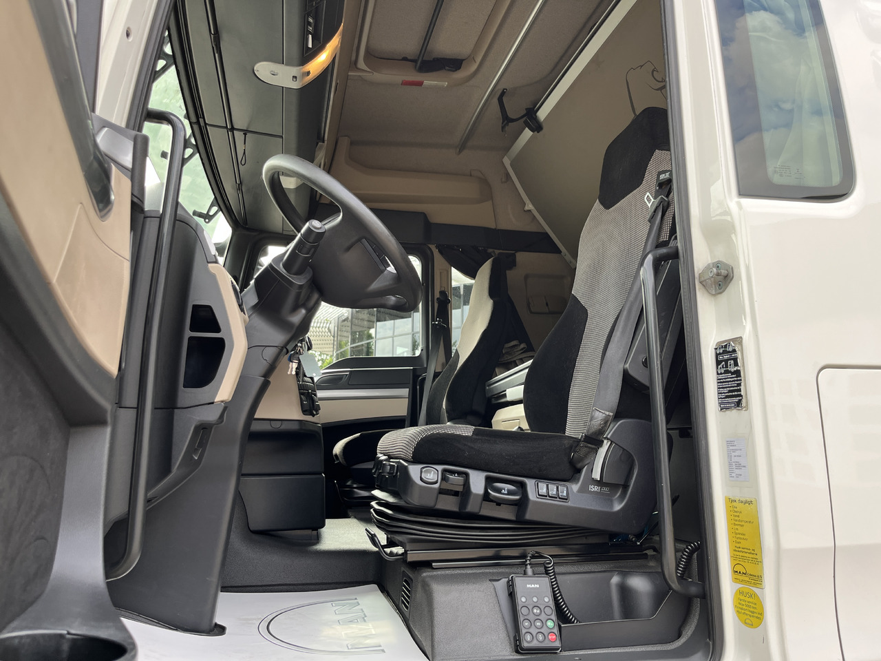 MAN TGX 26.470 6x2-2 - شاحنة جرار: صور 5 MAN TGX 26.470 6x2-2 - شاحنة جرار: صور 5