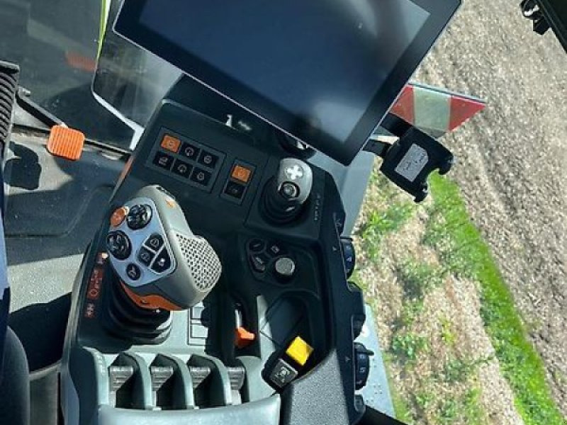 CLAAS Xerion 4200 Trac VC - جرار: صور 3 CLAAS Xerion 4200 Trac VC - جرار: صور 3