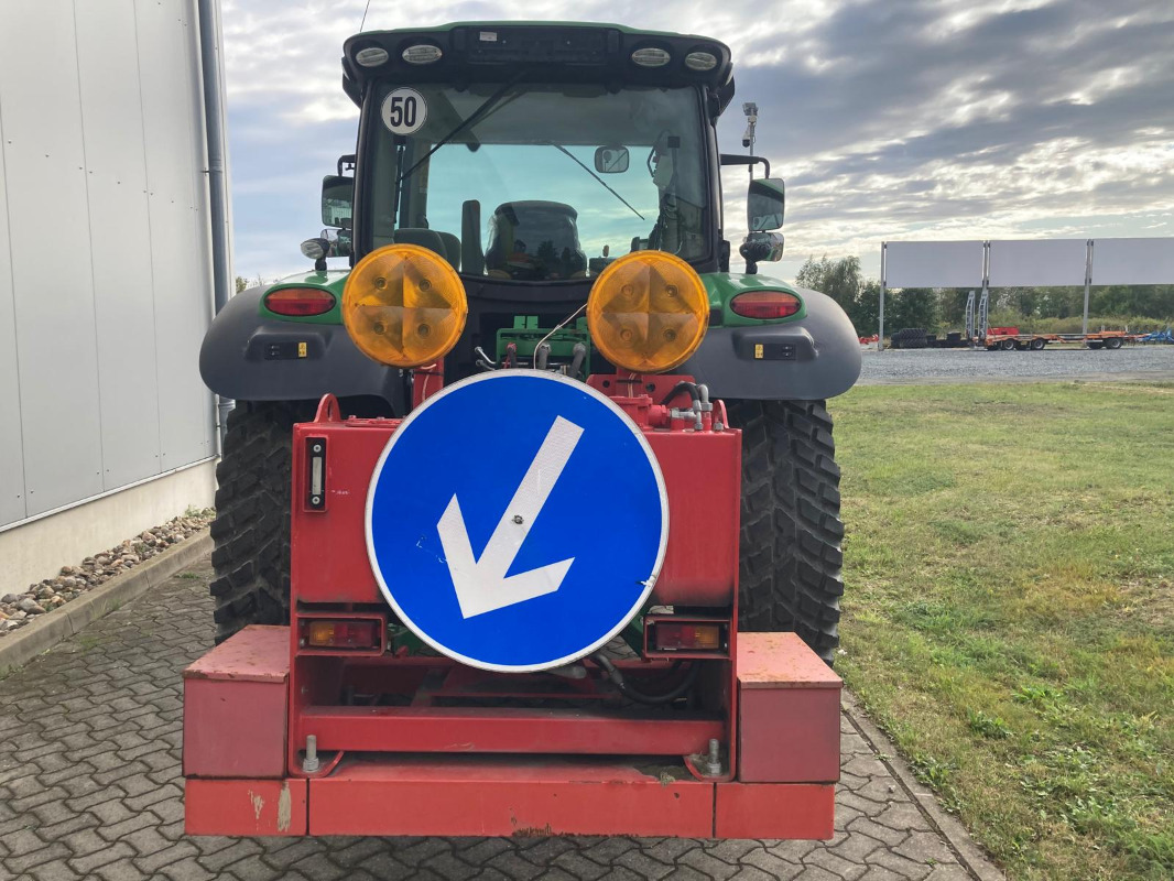 جرار John Deere 6110R: صور 7