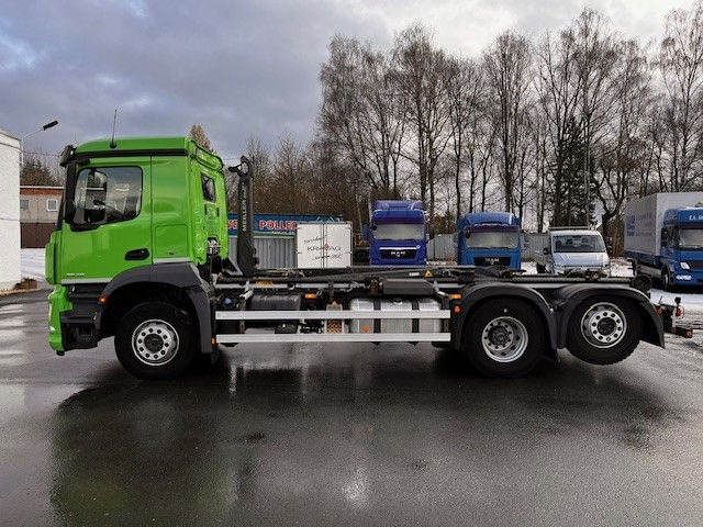 Mercedes-Benz Arocs 2643 Mit Meiller Abrollkipper Top - شاحنة ذات الخطاف: صور 4 Mercedes-Benz Arocs 2643 Mit Meiller Abrollkipper Top - شاحنة ذات الخطاف: صور 4