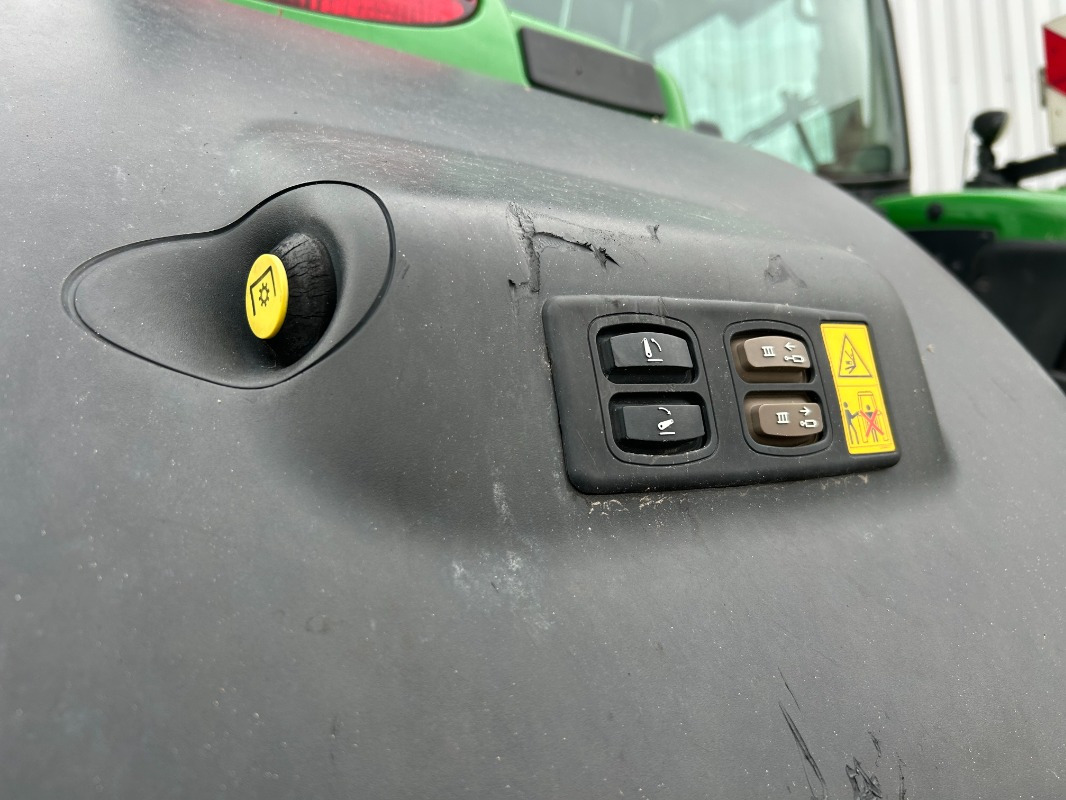 John Deere 6215R - جرار: صور 3 John Deere 6215R - جرار: صور 3