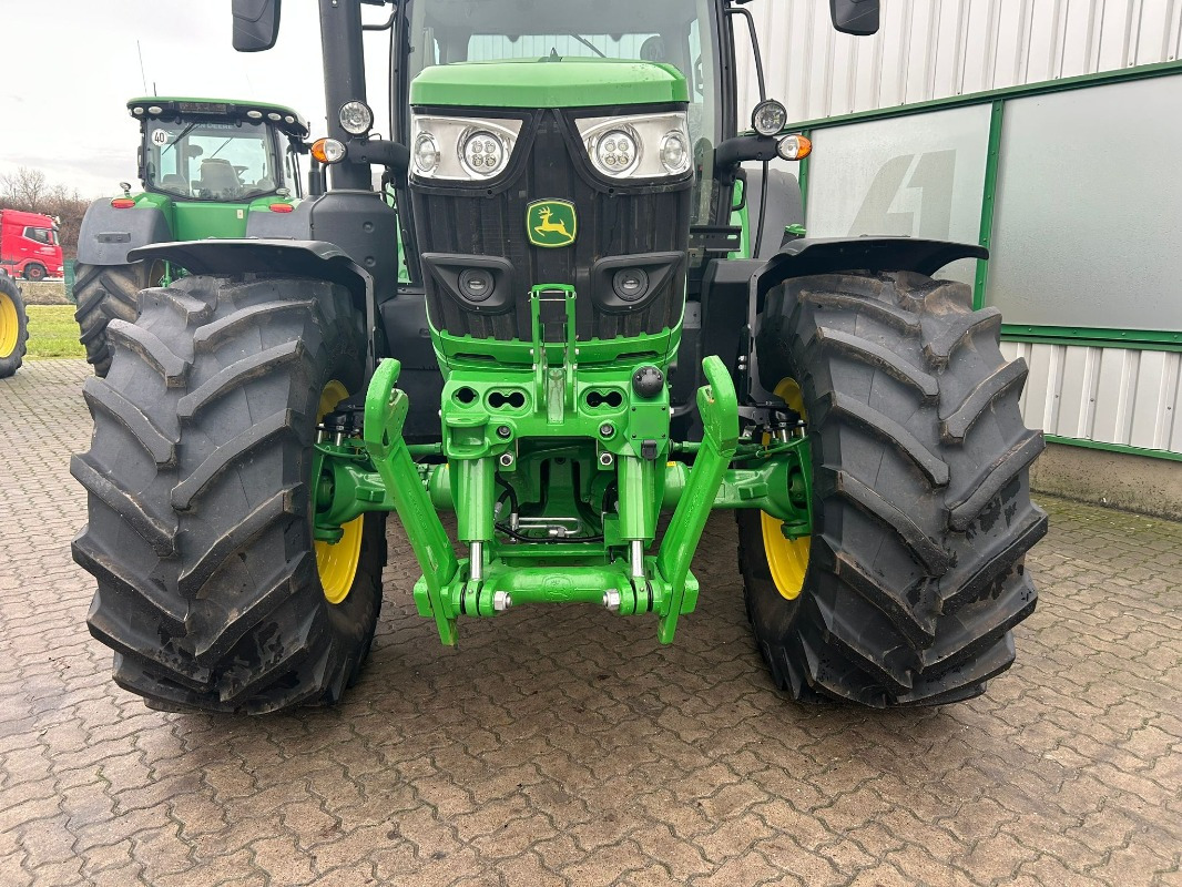 John Deere 6R 145 **MIETRÜCKLÄUFER** - جرار: صور 4 John Deere 6R 145 **MIETRÜCKLÄUFER** - جرار: صور 4