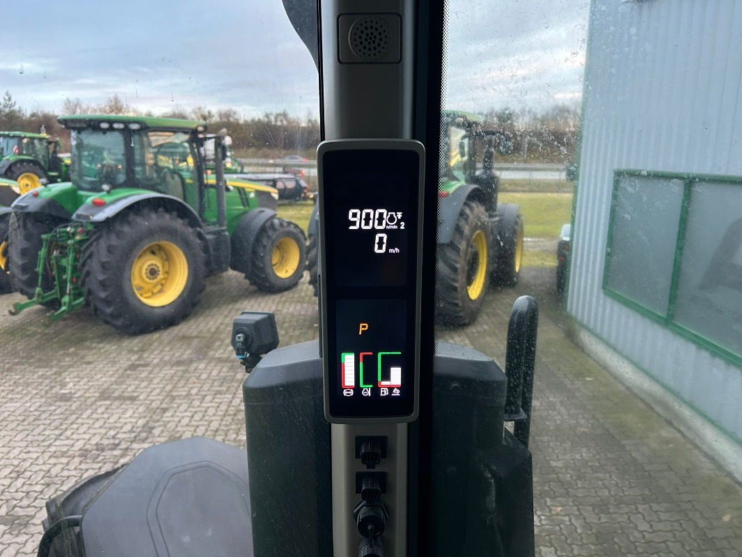 John Deere 7R 330 e23 - جرار: صور 3 John Deere 7R 330 e23 - جرار: صور 3