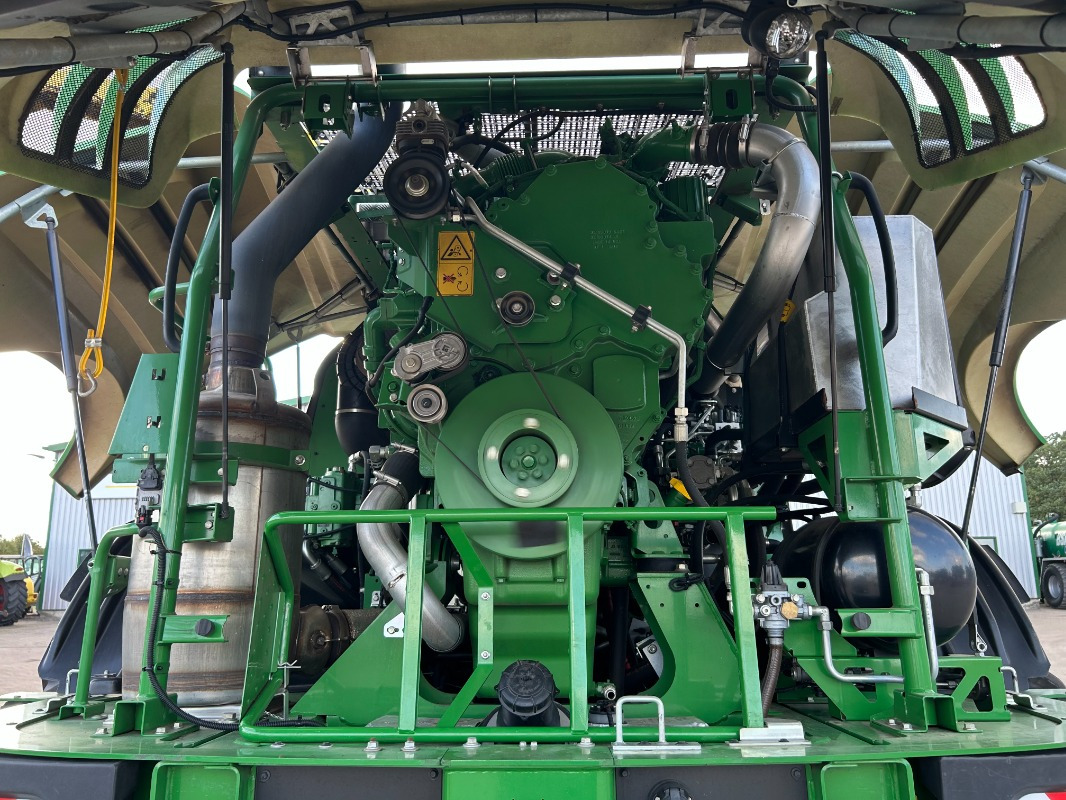 John Deere 8400 mit Kemper 475 Plus - آلة حصاد: صور 5 John Deere 8400 mit Kemper 475 Plus - آلة حصاد: صور 5