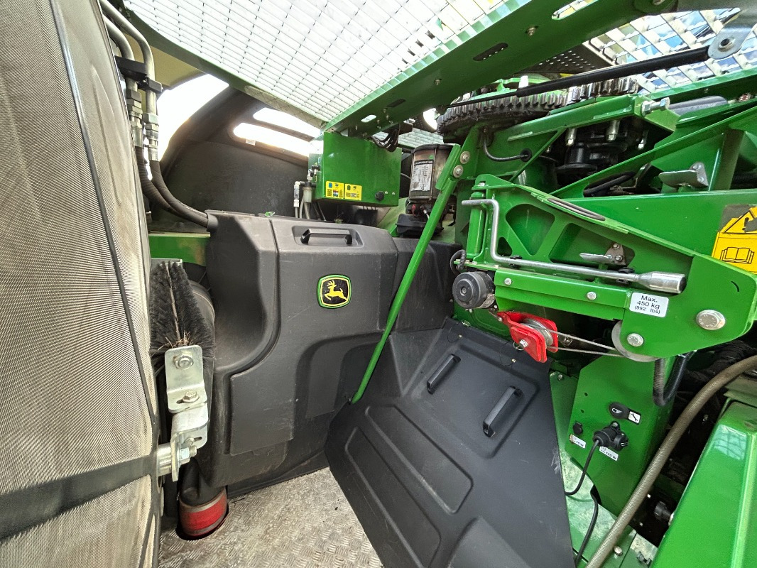 John Deere 8400 mit Kemper 475 Plus - آلة حصاد: صور 2 John Deere 8400 mit Kemper 475 Plus - آلة حصاد: صور 2