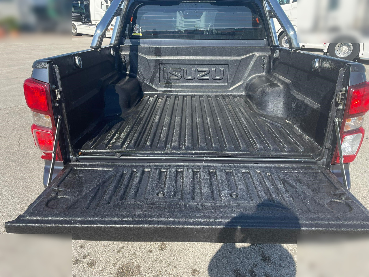 ISUZU D-MAX - شاحنة البيك أب: صور 4 ISUZU D-MAX - شاحنة البيك أب: صور 4