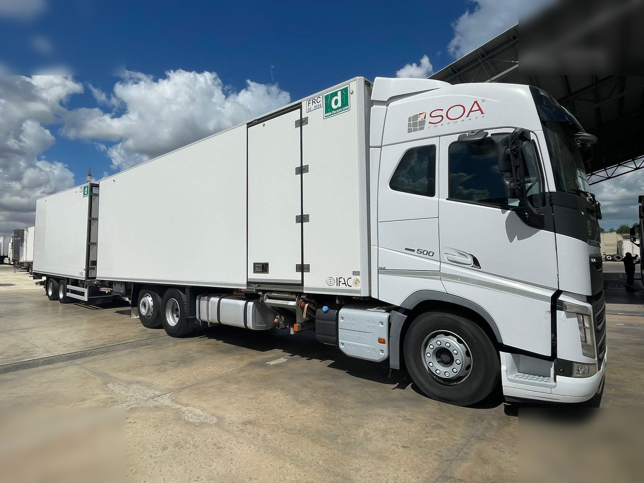 VOLVO FH500 - مبردة شاحنة: صور 1 VOLVO FH500 - مبردة شاحنة: صور 1