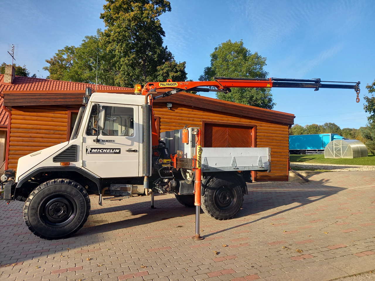 UNIMOG U100L - شاحنة كرين: صور 2 UNIMOG U100L - شاحنة كرين: صور 2