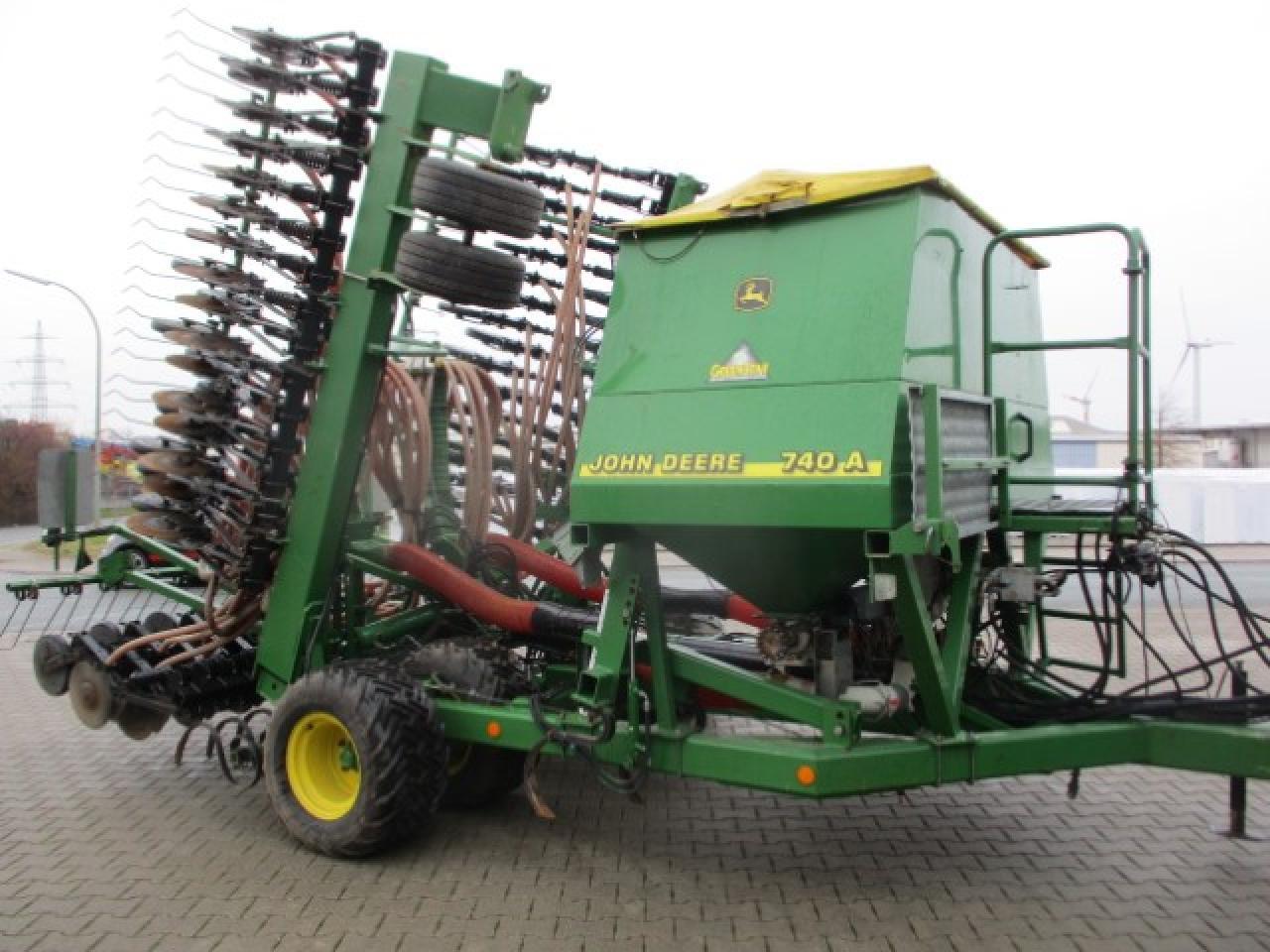 John Deere 740 A Isobus - معدات بذار: صور 5 John Deere 740 A Isobus - معدات بذار: صور 5