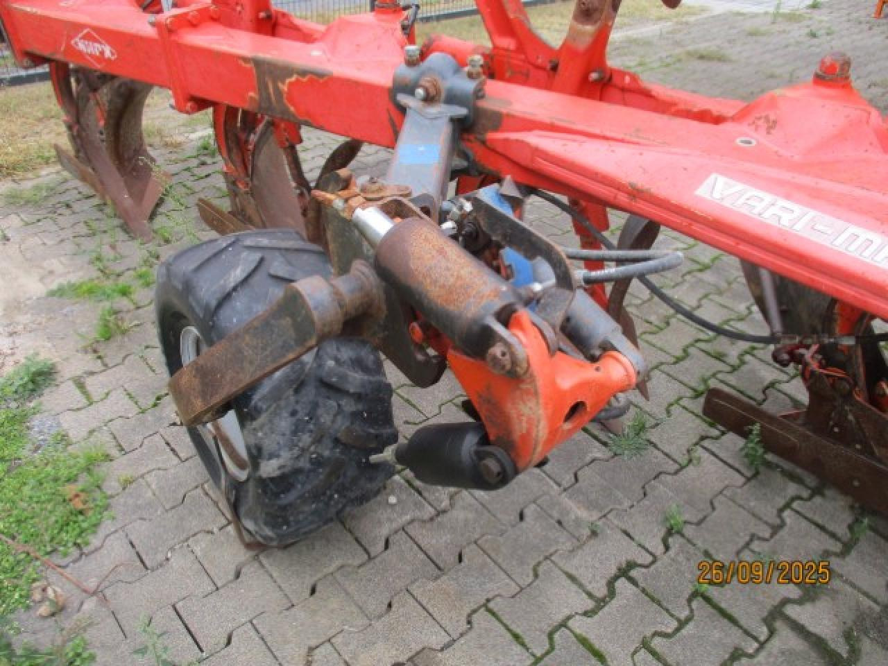 Kuhn Varimaster 152 NSH - محراث: صور 5 Kuhn Varimaster 152 NSH - محراث: صور 5