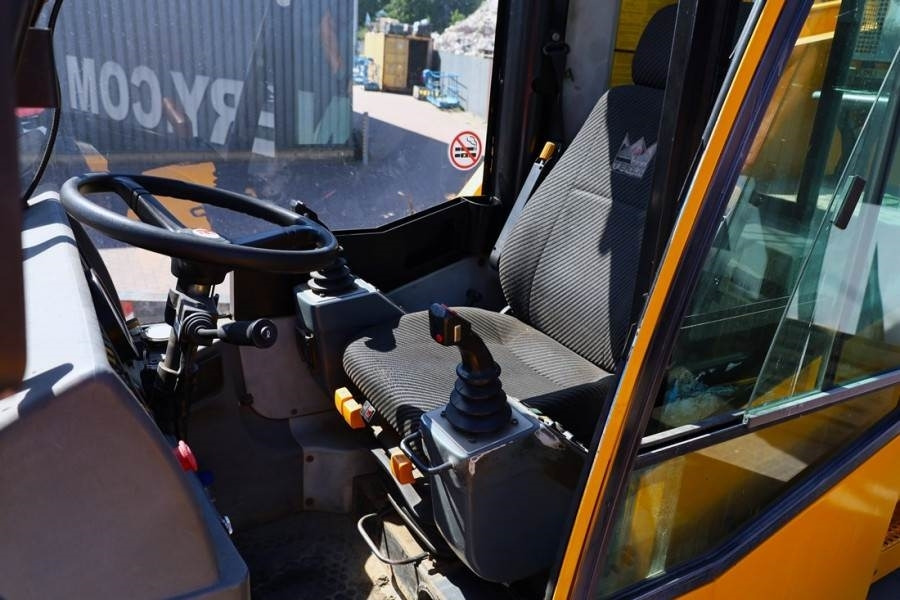 Demag AC30 City Diesel, 4x4x4 Drive, 30t Capacity, 25m M - رافعة لجميع التضاريس: صور 4 Demag AC30 City Diesel, 4x4x4 Drive, 30t Capacity, 25m M - رافعة لجميع التضاريس: صور 4