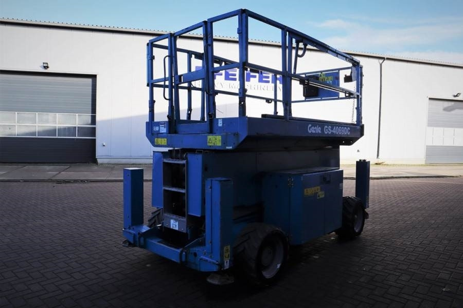 Genie GS4069 Electric, 14m Working Height, 363kg Capacit - رافعات مقصية: صور 2 Genie GS4069 Electric, 14m Working Height, 363kg Capacit - رافعات مقصية: صور 2
