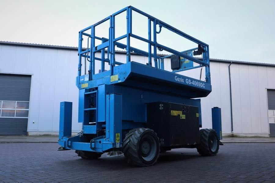 Genie GS4069 Electric, 14m Working Height, 363kg Capacit - رافعات مقصية: صور 2 Genie GS4069 Electric, 14m Working Height, 363kg Capacit - رافعات مقصية: صور 2