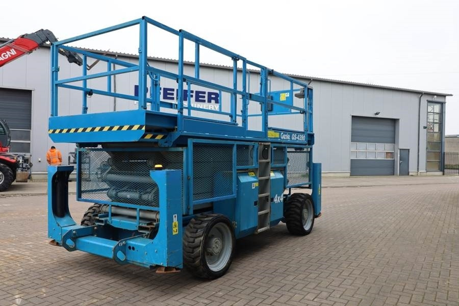 Genie GS4390 Diesel, 4x4 Drive, 15m Working Height, 680k - رافعات مقصية: صور 2 Genie GS4390 Diesel, 4x4 Drive, 15m Working Height, 680k - رافعات مقصية: صور 2